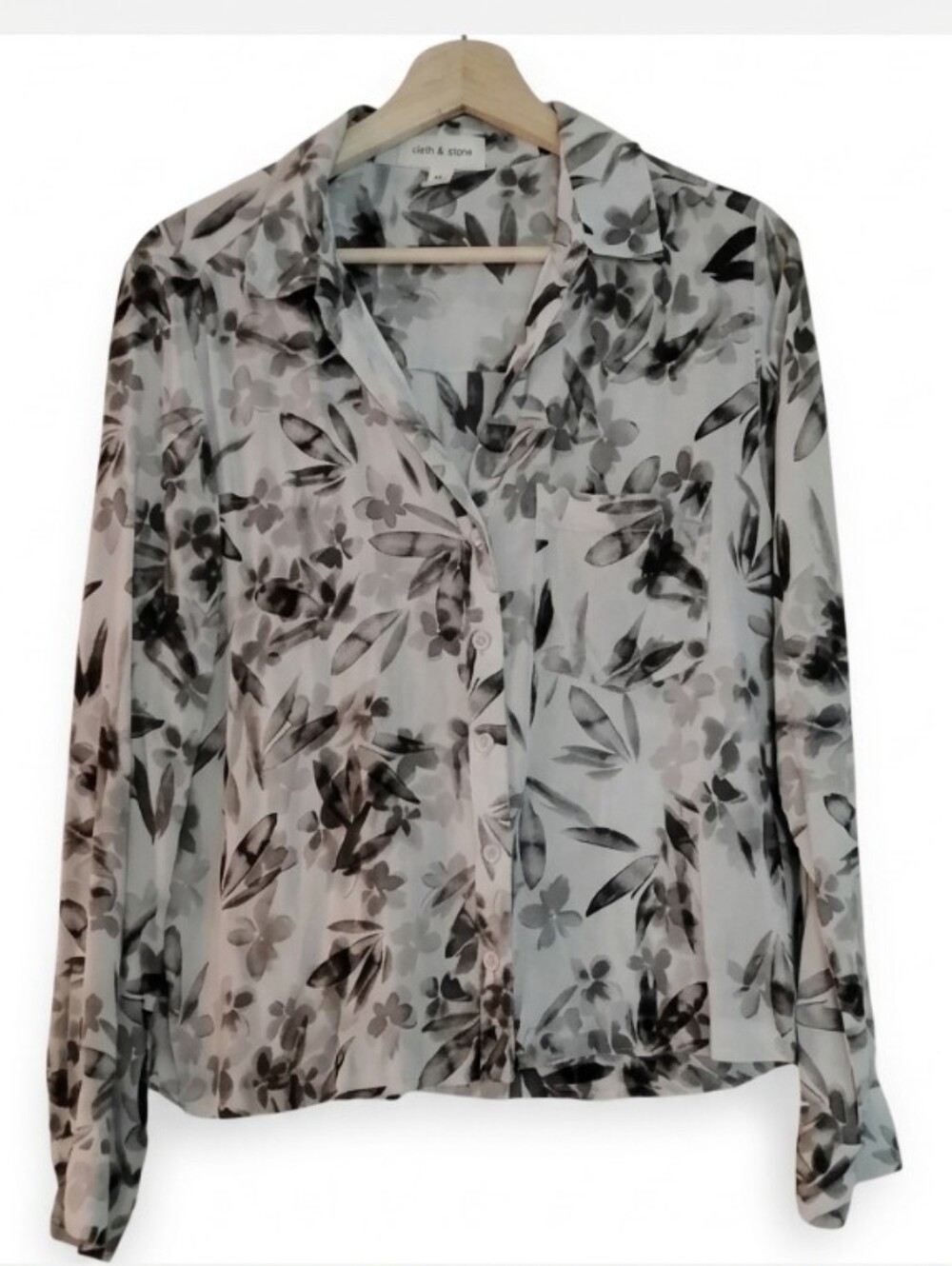 Cloth & Stone Black & White Floral Button-Down Shirt